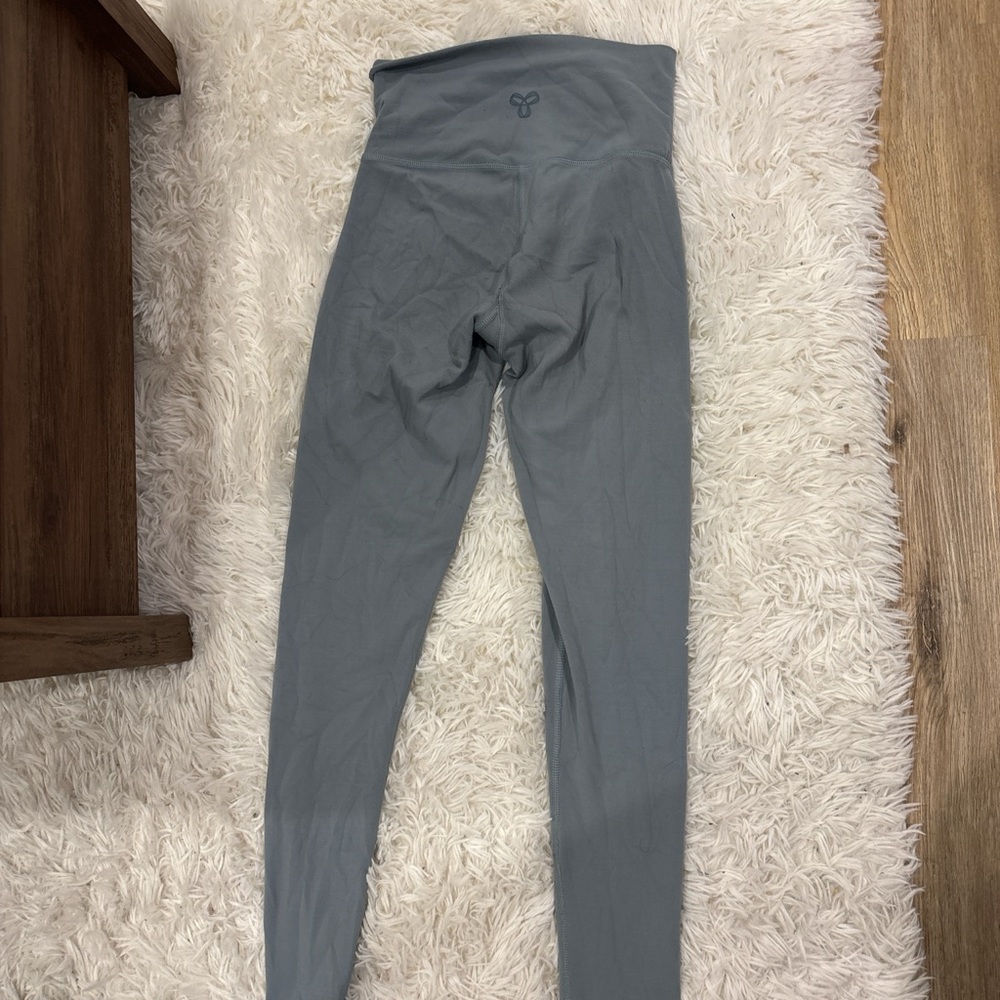 Aritzia TNA High-Waisted teal Leggings